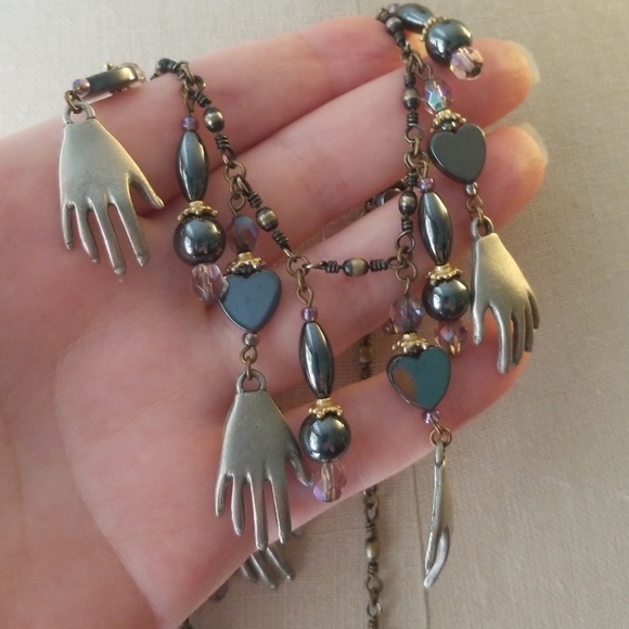 Hands & hearts necklace! Hematite and crystals - Picture 4 of 4